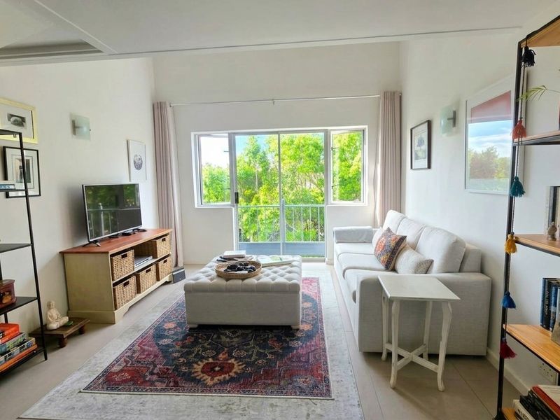 Sunny, Spacious and Perfectly Positioned  2nd floor apartment in Upper Kenilworth - Photo 2