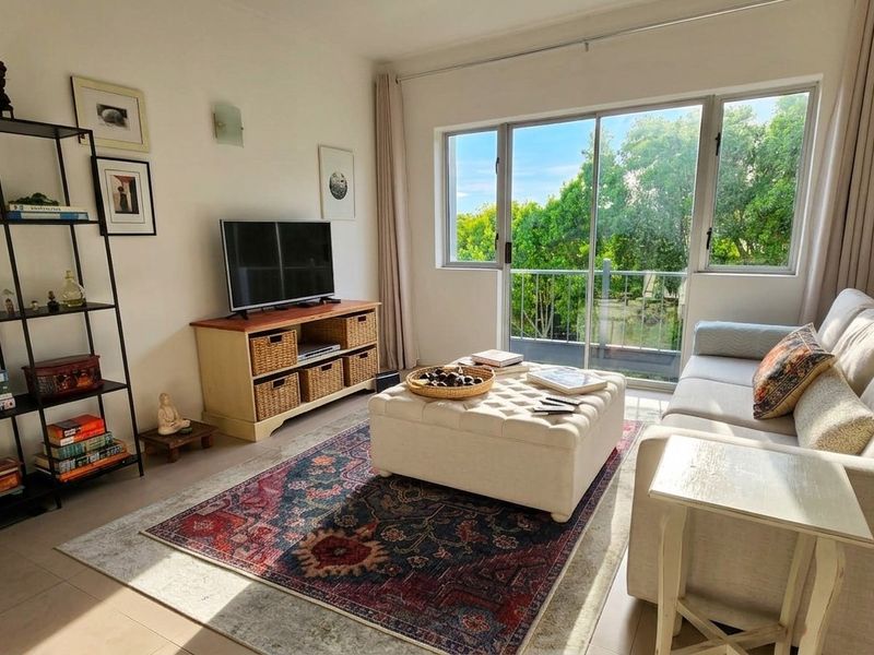 Sunny, Spacious and Perfectly Positioned  2nd floor apartment in Upper Kenilworth - Photo 1