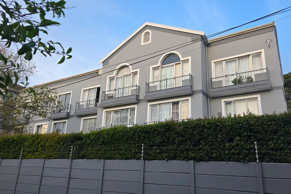 Sunny, Spacious and Perfectly Positioned  2nd floor apartment in Upper Kenilworth - Photo 4