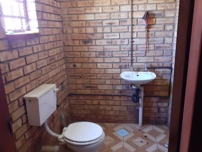 Commercial Property To Rent in Mogwase North West - Photo 4