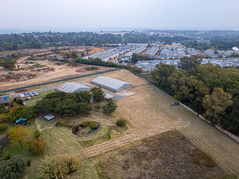 Extraordinary 3.3 Hectare Luxury Living with Income-Generating Potential - Photo 4