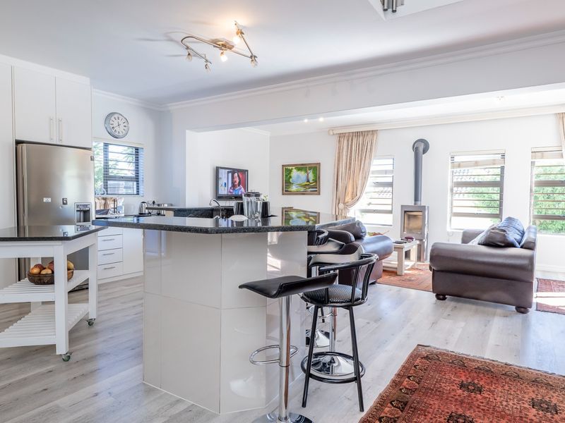 4-Bed Architectural Masterpiece with Panoramic Views in Graanendal Estate - Photo 10