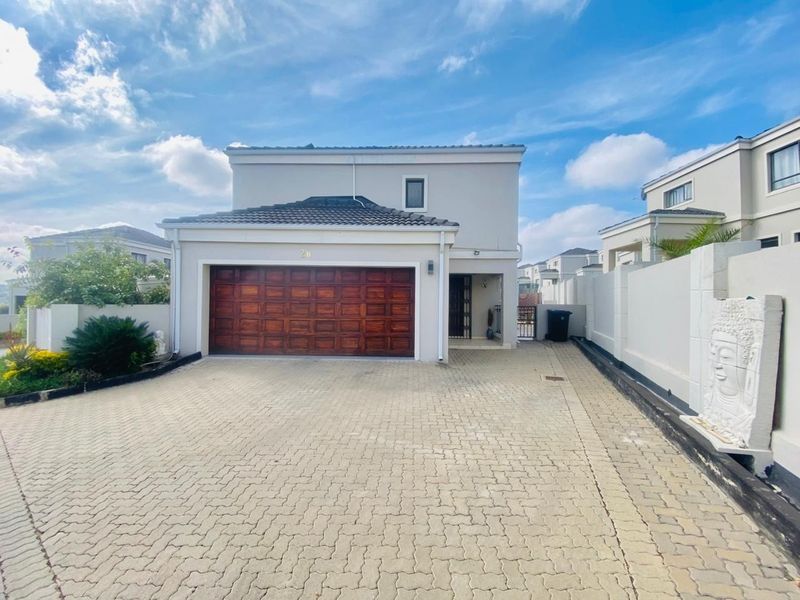 3-BEDROOM 3-BATHROOM 2-CAR GARAGE Townhouse For Sale in La Maison Royal Carlswald, Midrand - Photo 1