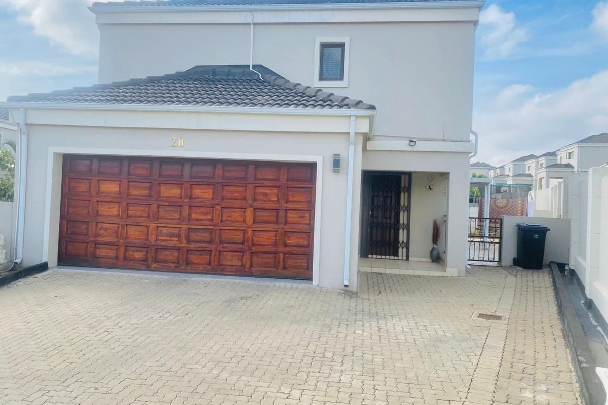 3-BEDROOM 3-BATHROOM 2-CAR GARAGE Townhouse For Sale in La Maison Royal Carlswald, Midrand - Photo 2