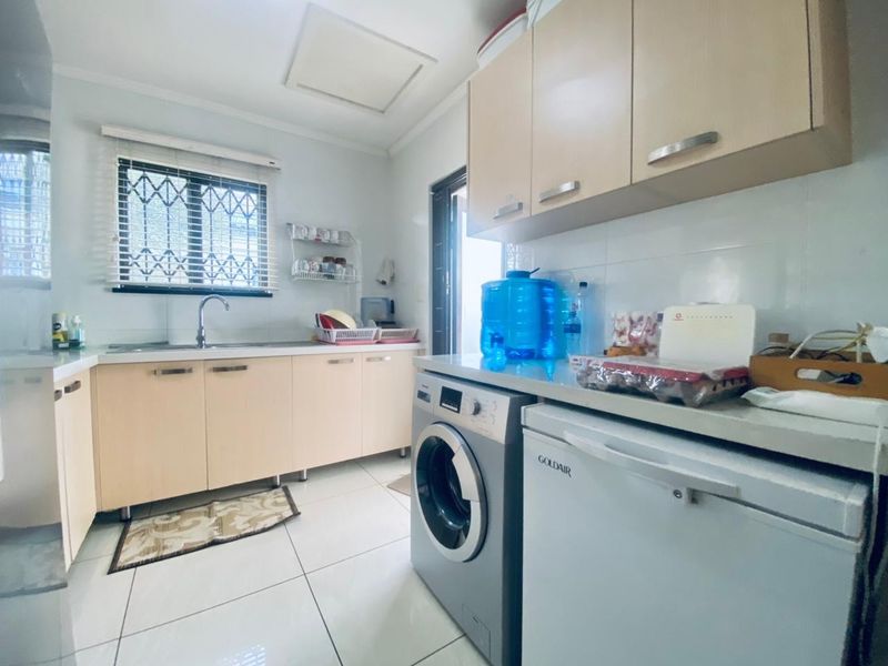 3-BEDROOM 3-BATHROOM 2-CAR GARAGE Townhouse For Sale in La Maison Royal Carlswald, Midrand - Photo 10
