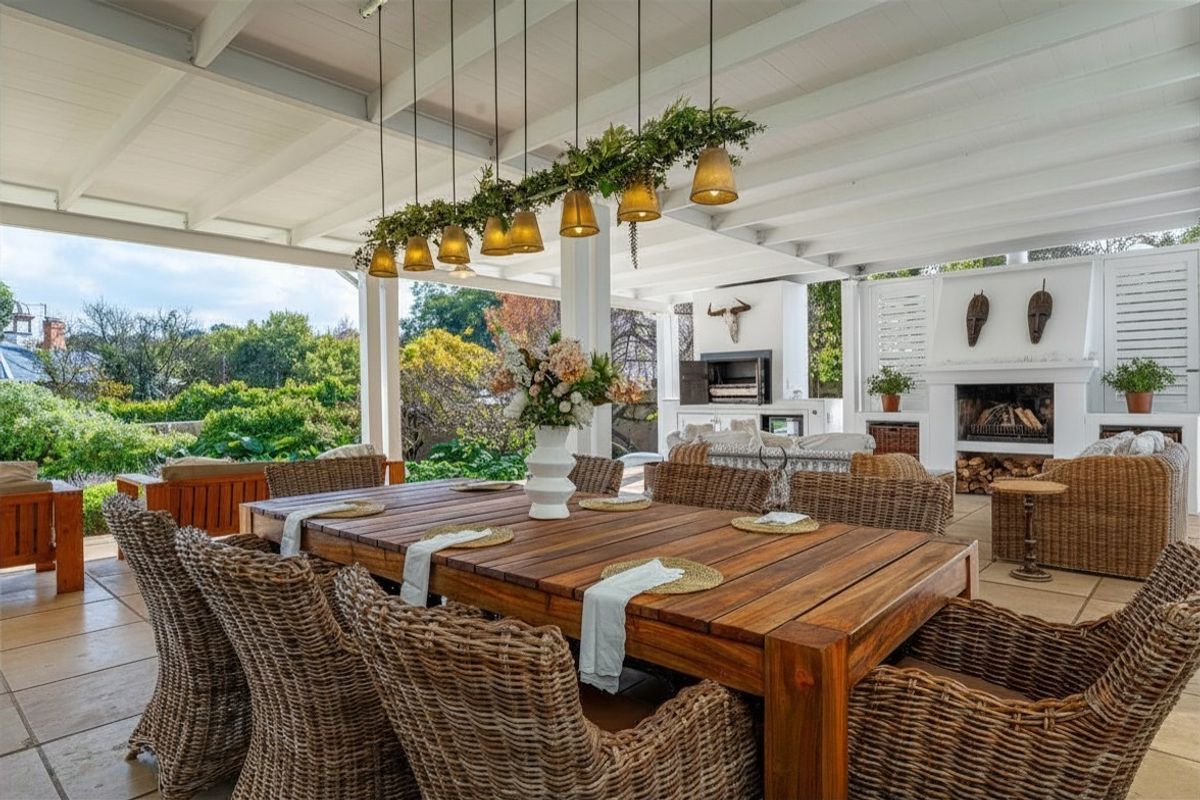 Westcliff Farmhouse, with Warmth, Charm, Best of Family Living. - Photo 2
