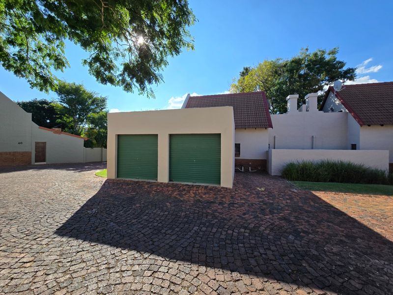 Townhouse To Rent in Equestria, Pretoria - Photo 1
