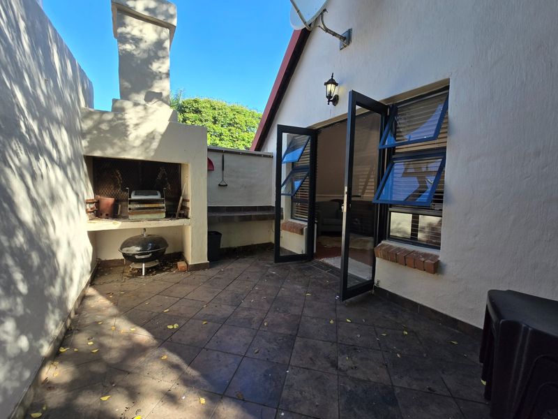 Townhouse To Rent in Equestria, Pretoria - Photo 9