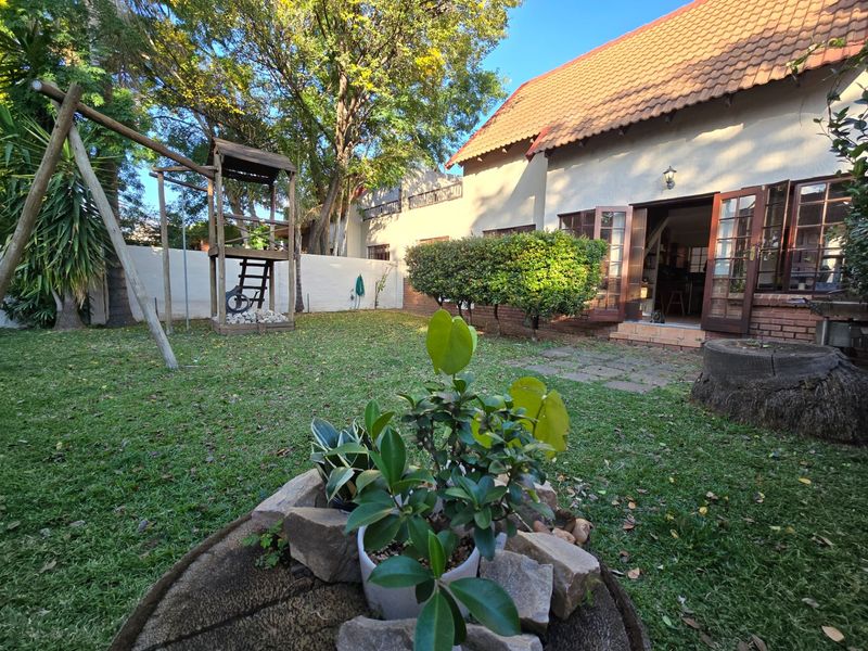 Townhouse To Rent in Equestria, Pretoria - Photo 2