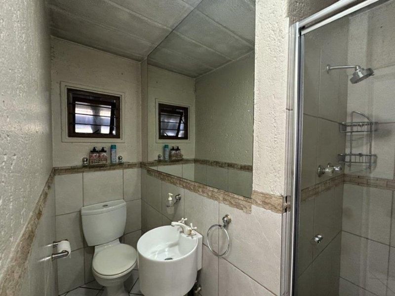 MODERN PET-FRIENDLY GARDEN TOWNHOUSE IN DOWERGLEN EXT 5 - Photo 8