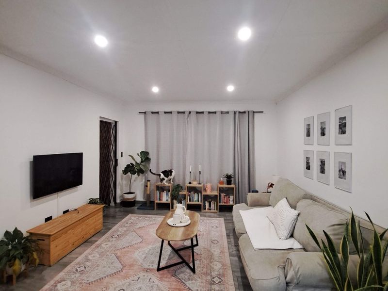 NEWLY RENOVATED. WAITING FOR YOU. - Photo 1