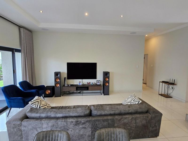 Upmarket Townhouse For Sale in Bryanston Sandton Gauteng - Photo 10