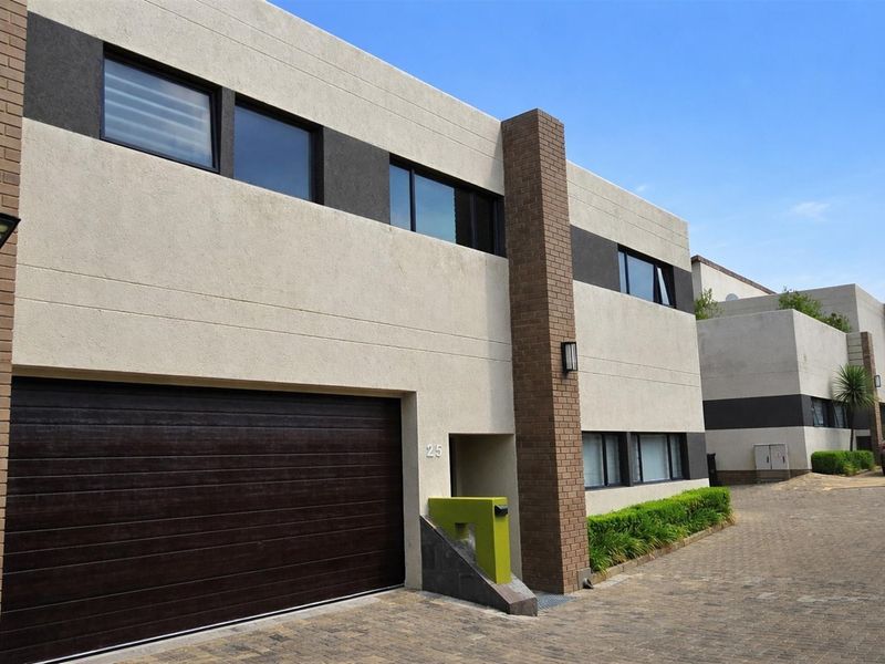 Upmarket Townhouse For Sale in Bryanston Sandton Gauteng - Photo 2