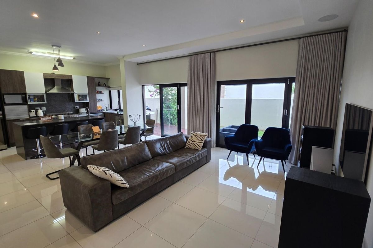 Upmarket Townhouse For Sale in Bryanston Sandton Gauteng - Photo 3