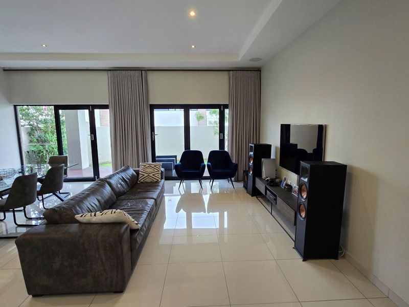 Upmarket Townhouse For Sale in Bryanston Sandton Gauteng - Photo 4