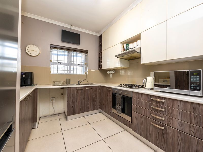 Stylish 3 Bedroom  3 Bathroom Home with Huge Entertainment Lounge and Work-From-Home Space - Photo 3