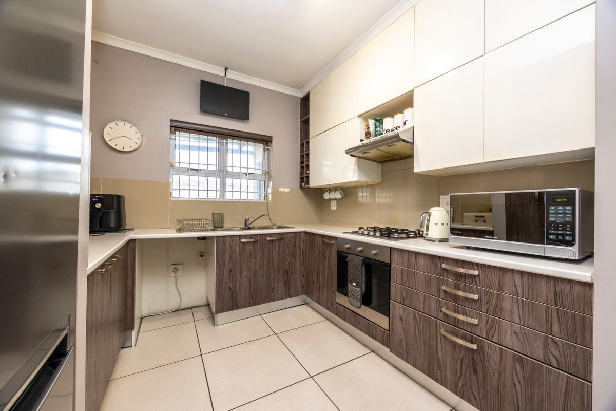 Stylish 3 Bedroom  3 Bathroom Home with Huge Entertainment Lounge and Work-From-Home Space - Photo 3