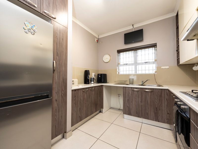 Stylish 3 Bedroom  3 Bathroom Home with Huge Entertainment Lounge and Work-From-Home Space - Photo 4
