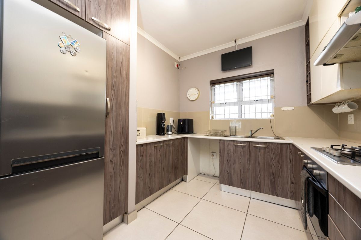 Stylish 3 Bedroom  3 Bathroom Home with Huge Entertainment Lounge and Work-From-Home Space - Photo 4