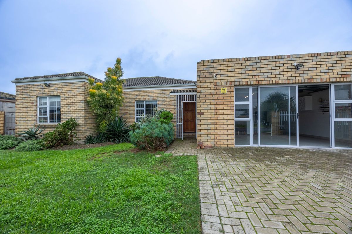 Stylish 3 Bedroom  3 Bathroom Home with Huge Entertainment Lounge and Work-From-Home Space - Photo 2