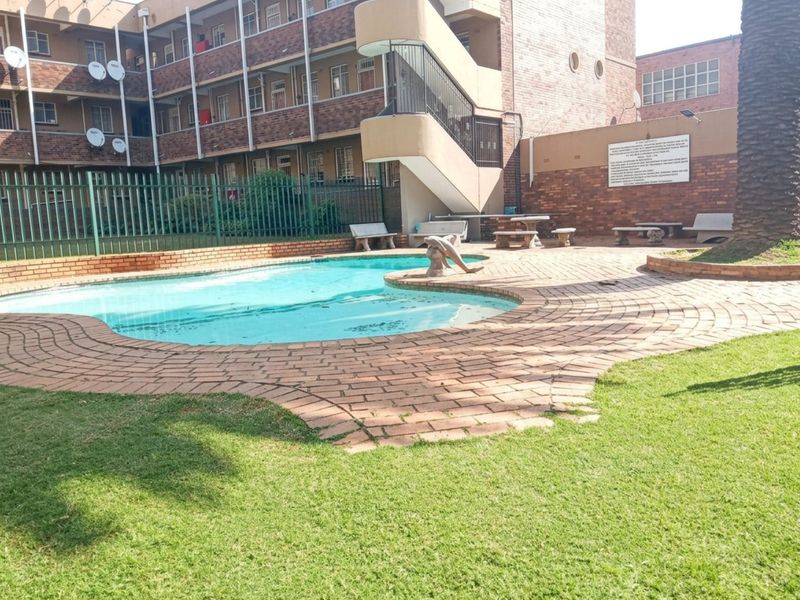 Apartment For Sale in West Turffontein, Johannesburg - Photo 2