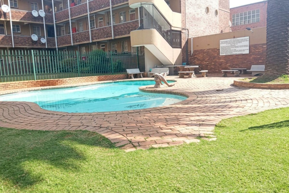 Apartment For Sale in West Turffontein, Johannesburg - Photo 2