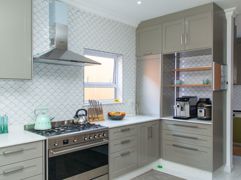 Designer Family Home for Rent in Fourways with Backup Power - Photo 3