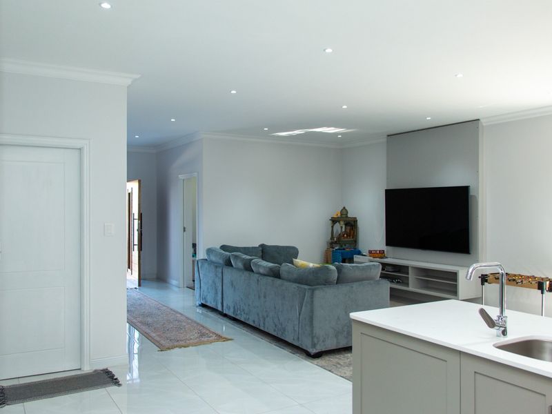 Designer Family Home for Rent in Fourways with Backup Power - Photo 8