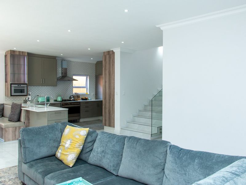 Designer Family Home for Rent in Fourways with Backup Power - Photo 7