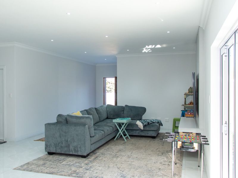 Designer Family Home for Rent in Fourways with Backup Power - Photo 9