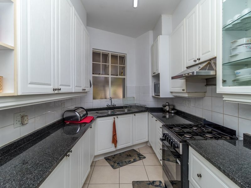 Spacious 3-bedroom 2-bathroom apartment - Photo 2