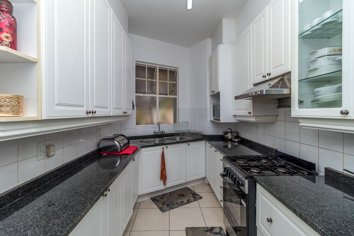 Spacious 3-bedroom 2-bathroom apartment - Photo 2