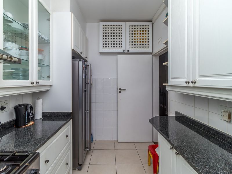 Spacious 3-bedroom 2-bathroom apartment - Photo 3