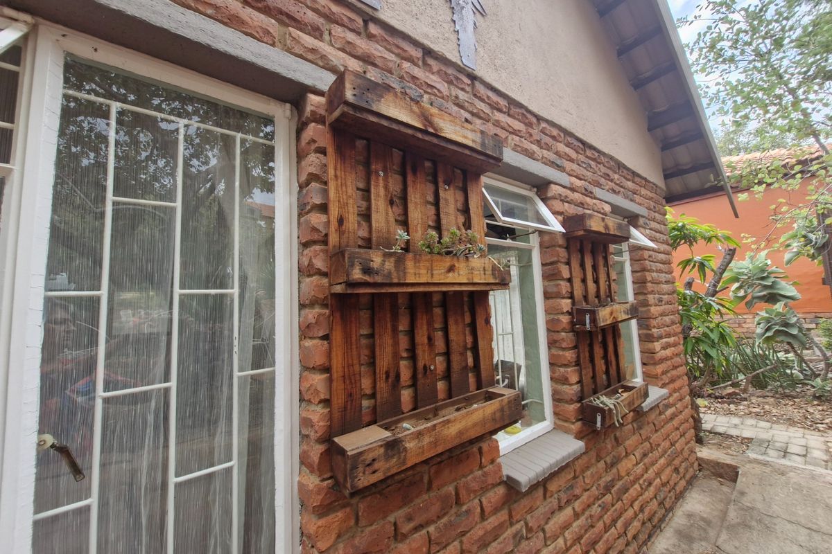 PRICED TO SELL - YOUR INVITING BUSHVELD HOME AWAITS - Photo 4