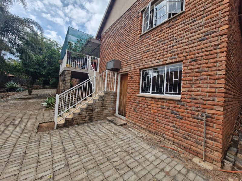 PRICED TO SELL - YOUR INVITING BUSHVELD HOME AWAITS - Photo 6