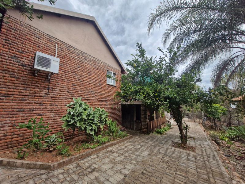 PRICED TO SELL - YOUR INVITING BUSHVELD HOME AWAITS - Photo 5