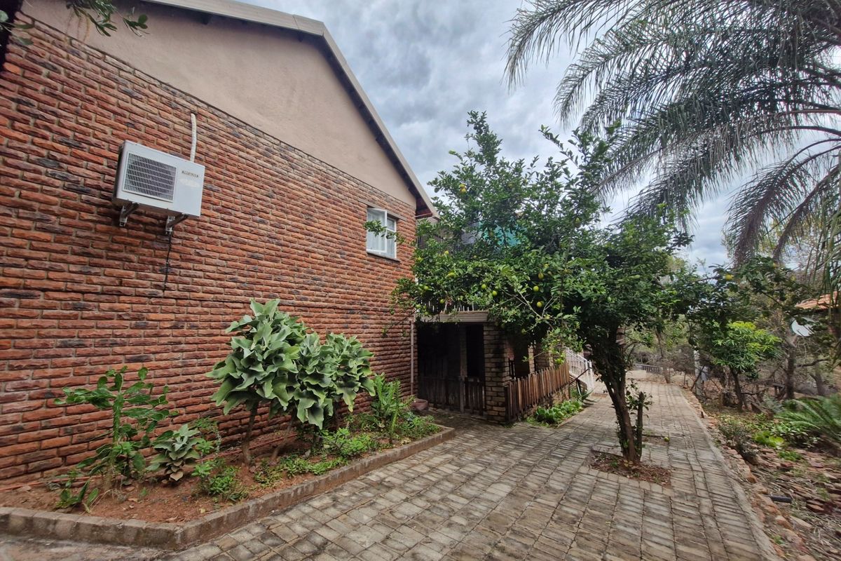 PRICED TO SELL - YOUR INVITING BUSHVELD HOME AWAITS - Photo 5