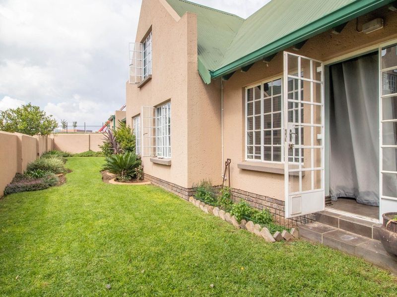 Townhouse For Sale in Witfontein, Kempton Park - Photo 2