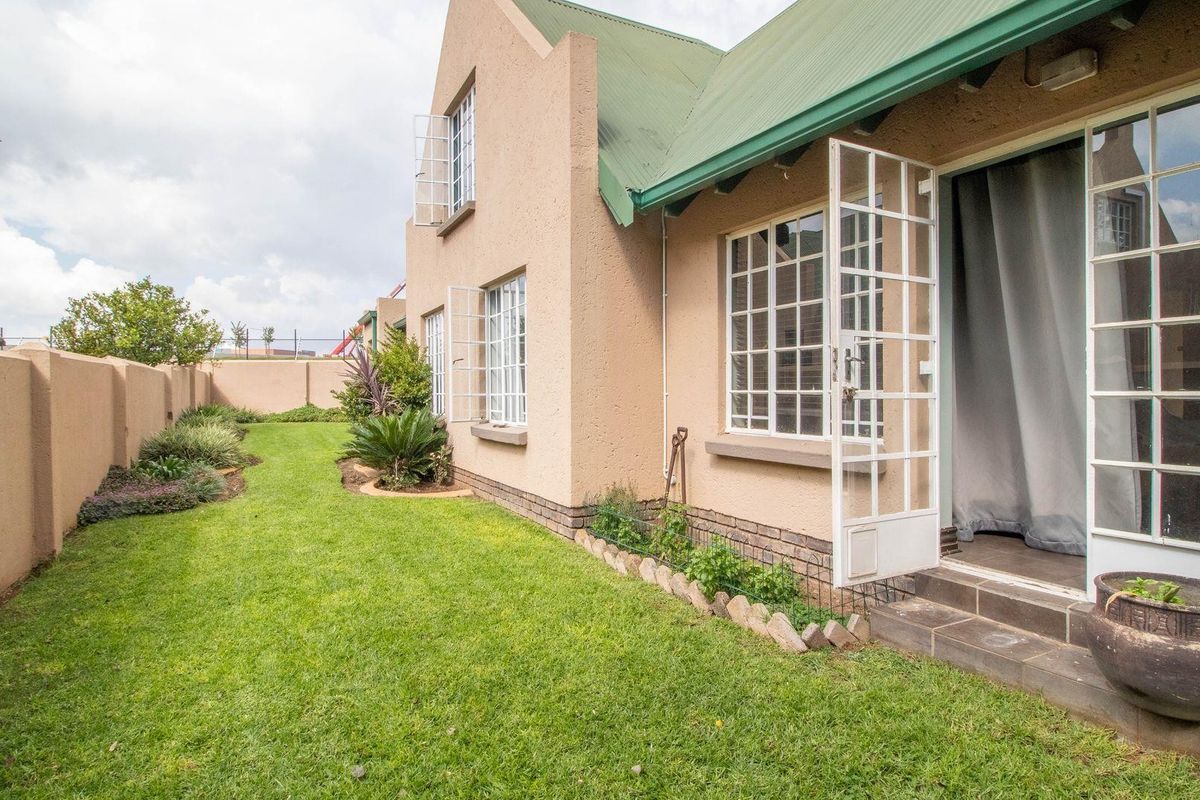 Townhouse For Sale in Witfontein, Kempton Park - Photo 2