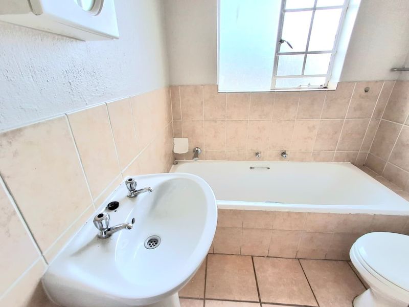 2 Bedroom Apartment For Sale in a Secure Estate - Photo 10