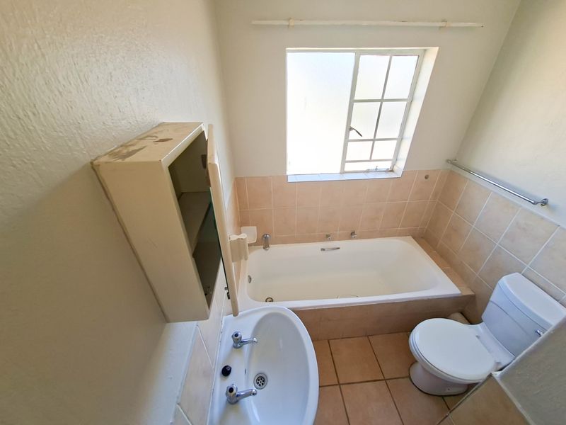 2 Bedroom Apartment For Sale in a Secure Estate - Photo 10