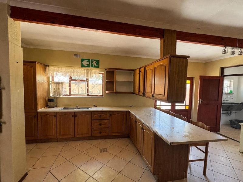 House For Sale in Belhar, Cape Town - Photo 8