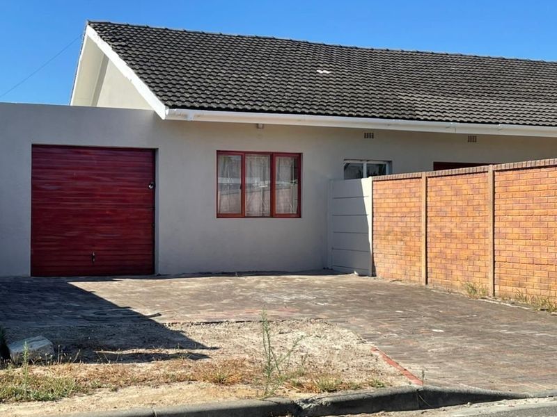 House For Sale in Belhar, Cape Town - Photo 1