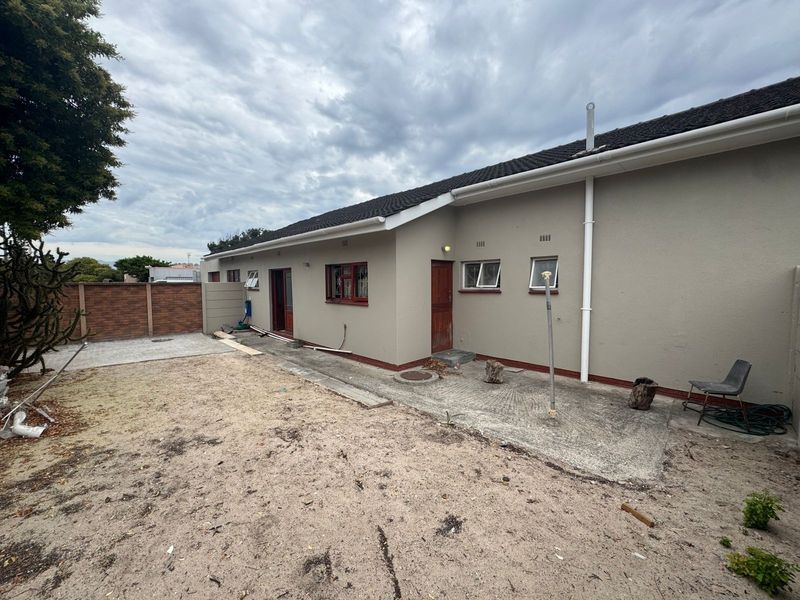 House For Sale in Belhar, Cape Town - Photo 3