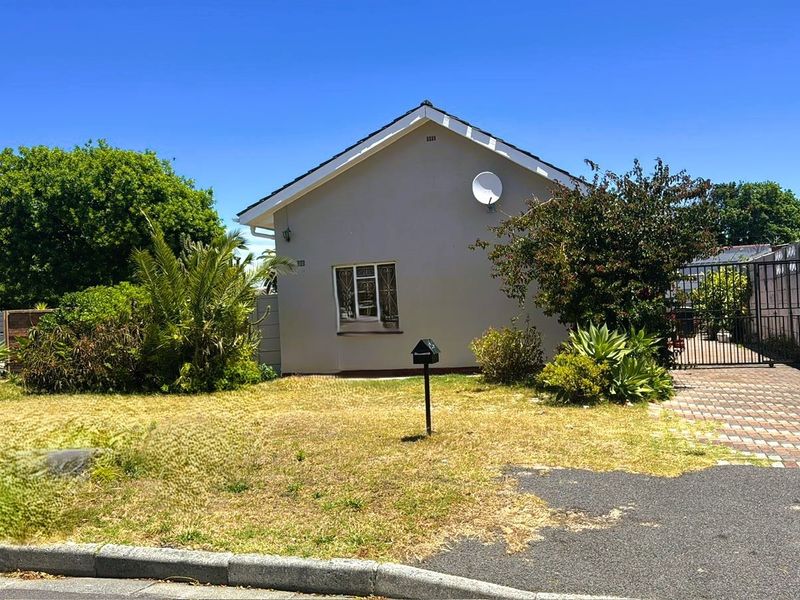 House For Sale in Belhar, Cape Town - Photo 2