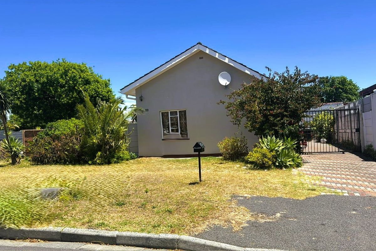 House For Sale in Belhar, Cape Town - Photo 2
