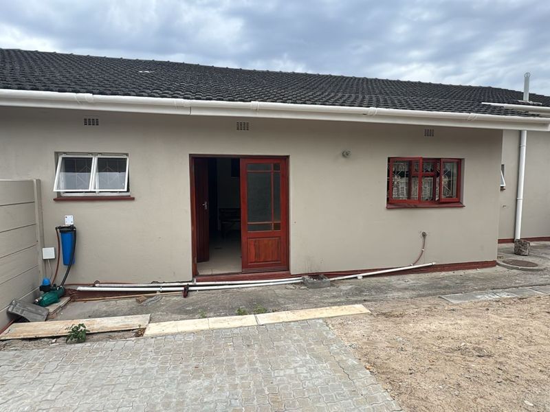 House For Sale in Belhar, Cape Town - Photo 4