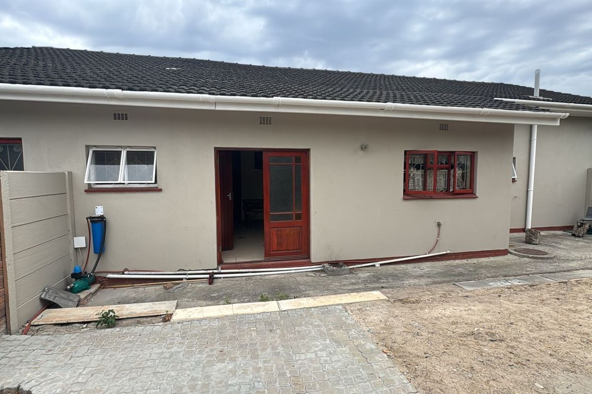 House For Sale in Belhar, Cape Town - Photo 4