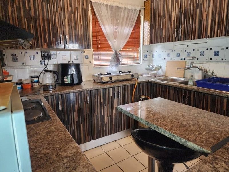 Townhouse For Sale in Glen Marais, Kempton Park - Photo 8