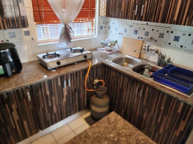 Townhouse For Sale in Glen Marais, Kempton Park - Photo 7